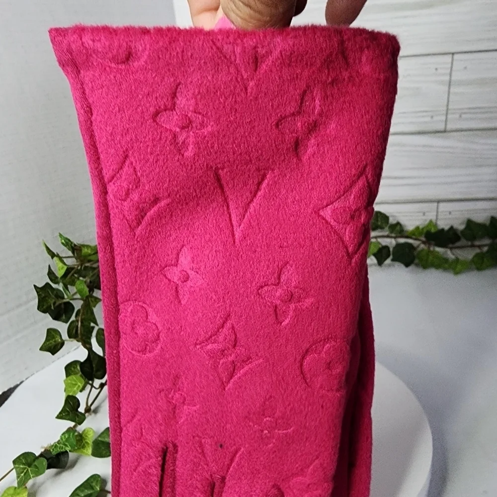 Clover Flower Fashion Design Fleece Luxe Gloves with Touchscreen Tip NIP